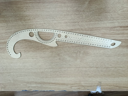 Régle pistolet en bois