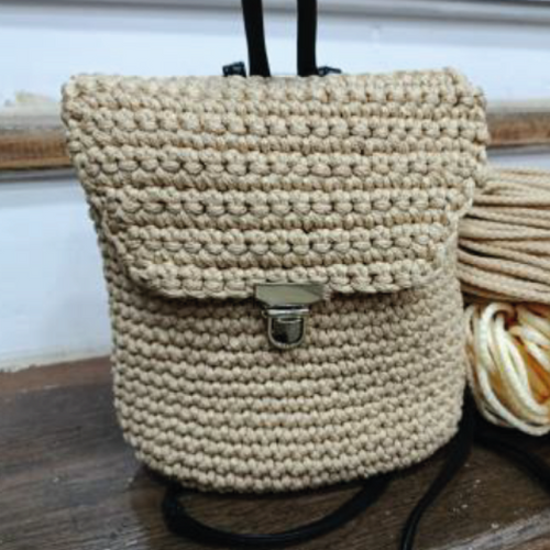 Sac à dos au crochet couleur sable